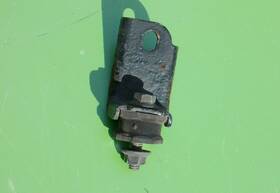 88688-2b450 Toyota Celica 90-93 A/c Condenser Lower Left Mounting Bracket Oem 88688-2b450 Toyota Celica 90-93 A/c Condenser Lower Left Mounting Bracket Oem